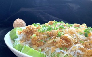 美味营养的蒜蓉粉丝蒸丝瓜做法（一道简单易做的家常小菜，味道鲜美营养）