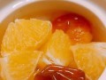 如何制作美味的鲜榨冰糖雪梨汁（让你感受清凉的夏日饮品）