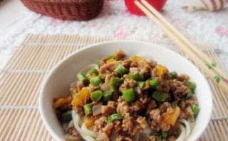 用香菇肉沫打造美味拌面（家庭厨房易做佳肴，让味蕾充满惊喜）