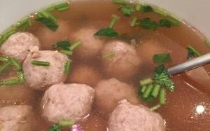手工制作鲜美可口的鱼丸子（用鲜鱼和优质食材，让你尝到最正宗的鱼丸滋味）