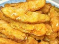 咸蛋黄南瓜条的做法（用南瓜制作美味的小吃）