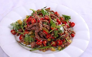 野山椒炒牛肉的制作方法（重口味家常菜，健康美味双不误）