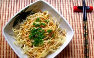 四川凉面的制作方法（在家也能轻松做出地道的四川凉面）