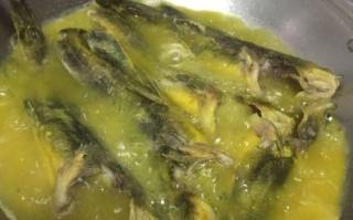 酸菜煮黄骨鱼，酸辣美味惹人爱（如何烹饪出色香味俱佳的酸菜黄骨鱼？）