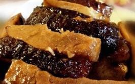香椿扣肉的做法（家常美味，佐餐首选）