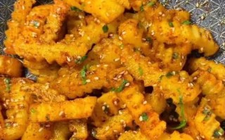 以香菜炒土豆条——简单又美味的家常菜（家庭烹饪，营养可口，土豆条，香菜的健康搭配）