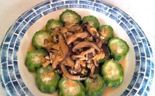 香菇烧丝瓜的做法（精选食材，健康美味；一道好菜，让你欲罢不能）