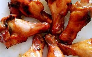 美味蒜香烤翅根的制作方法（口感鲜美，健康美味，适合家庭聚会）
