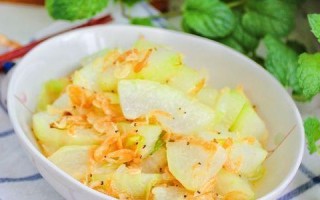 用虾皮为调味品，轻松炒出清爽可口的黄瓜（虾香黄瓜的做法和注意事项）