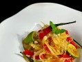 以酸豆生果青木瓜为主料的特色菜肴制作（挑战味蕾，品尝健康餐点）