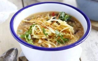 以素烩汤为主的营养美食（健康膳食，丰富味蕾）