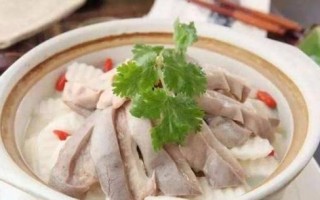 健康美味的咸菜猪肚汤（一道营养丰富的家常菜肴，温暖你的胃和心）