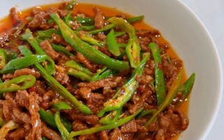 美味青椒牛肉片的制作方法（健康美味，营养丰富的家常菜）
