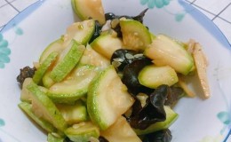 美食大赏——以西葫芦炒香菇的做法(健康美味,营养丰富的素食佳肴) 美食大赏——以西葫芦炒香菇的做法(健康美味,营养丰富的素食佳肴)