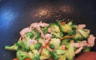 以西兰花蒸肉末的做法（健康又美味，享受健康生活）