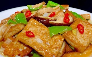 四季豆香炒菇菇的做法（健康美味一道，香糯鲜嫩口感，豆菇鲜香四溢）