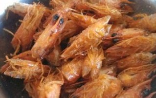 美味炸虾头，轻松做出好滋味（油炸虾头的制作方法，让你吃到最美味的味道）