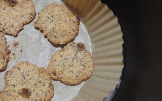 香脆燕麦饼干的制作方法（制作简易、健康美味，快来试试吧！）