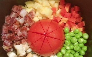 网红番茄焖饭的制作方法（色香味俱佳的健康美食）