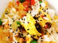 如何制作美味豌豆玉米焖饭（做法详解，口感绝佳，快来试试！）