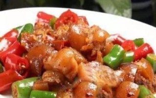 香辣猪脚的制作方法（一道美味可口的中华佳肴）