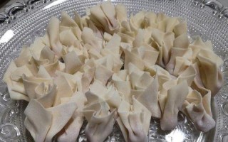 绝妙美食（探秘制作炫彩小馄炖的步骤及口感）