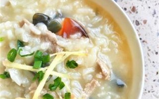 私房皮蛋瘦肉粥的做法（新鲜美味，家常美食让你爱不释手）