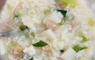 健康美味，燕麦鸡肉粥教你享受健康生活！（一碗暖心的燕麦鸡肉粥，关爱自己的健康生活。）