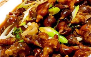 美味油泼海螺的制作方法（用传统的烹饪手法，给你带来意想不到的口感）