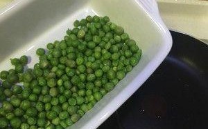 如何以盐水煮豌豆（盐水煮豌豆的正确做法及口感提升技巧）
