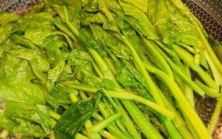 以水煮菜心，让素食更美味（简单易学的做法，让你爱上菜心的清爽口感）