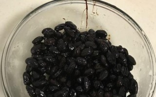 日式砂糖煮黑豆，美味健康的养生食谱！（以日本传统做法烹制，甜香浓郁，营养丰富，助您美丽健康！）