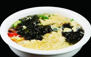 五花肉海带芽蛋花汤的做法（家常菜谱，营养美味一次拥有）