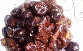 一锅美味，油焖小花菇（学会这招，让你的厨艺更上一层楼）