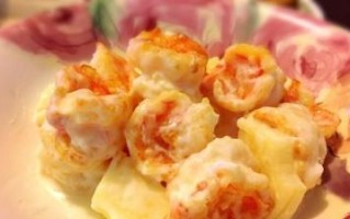 美味可口的虾球红萝卜心（以红萝卜为心，以鲜虾为球，这样的美食你一定不能错过！）