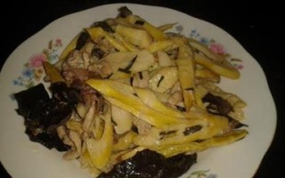 家常小春笋炒肉加咸菜做法（口感鲜美的下饭佳品，鲜香酸辣的美味组合）