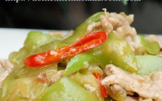 手把手教你做一道美味的香锅小炒肉（不用出去，家里就能吃到正宗的川菜香锅小炒肉！）