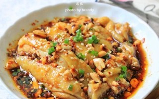 又香又嫩的水煮鸡做法大揭秘（教你轻松制作滋味无比的四川水煮鸡，让你家厨房也能变成川菜小馆）