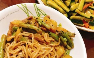 色彩缤纷，美味可口——手把手教你做炫彩焖面（简单易学，营养丰富，多彩的口感让你爱不释手）