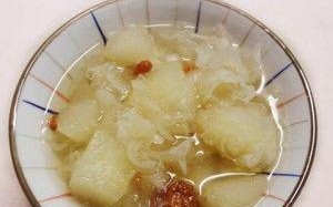 小吊梨汤的做法（家常美味汤，营养滋补又补水）