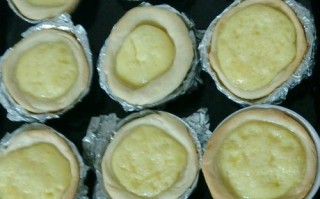 自制蛋塔——制作流程详解（手抓饼皮和鲜奶蛋液的制作方法）