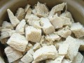 美味的咸蛋白炖冻豆腐（健康的家常美食，让你回味无穷）