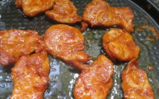 掌握新奥尔良炒鸡胸，美食人生大不同！（15个步骤教你做出香辣可口的新奥尔良炒鸡胸）