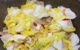 美味健康的娃娃菜午餐肉