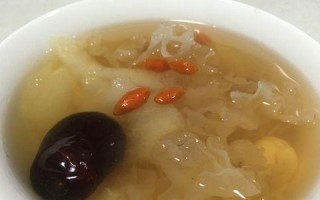 健康美味的银耳莲子雪梨粥（营养丰富、清爽不腻的夏季佳品）