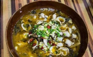 酸菜炖武昌鱼，家庭美食新宠（家庭美食制作大全，如何做出一道让人垂涎欲滴的酸菜炖武昌鱼）