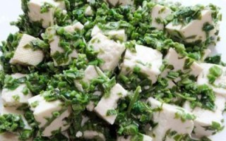 以香椿芽拌豆腐，营养美味双丰收（融合清新口感的素食佳肴，健康生活从饮食开始）