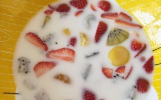 自制水果奶茶汤圆（美味可口的冬季甜点）