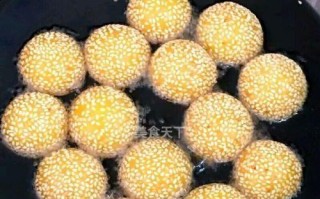 自制土豆芝麻球，健康美味又简单（营养丰富的健康小食，让你爱上做饭）