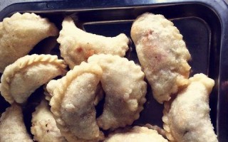 用油角酥做甜品——香脆可口的油角酥甜点（油角酥做法、材料、制作流程、小贴士）